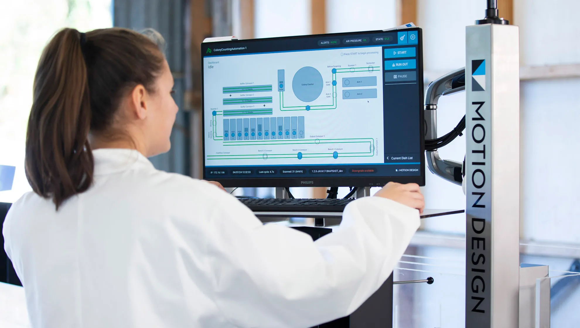 Samples are traceable throughout the whole process through our software and integration with barcodes, vision and RFID. 